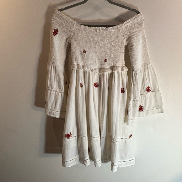 FREE PEOPLE Sz M Collecting Daisies Off Shoulder Bell Sleeves Mini Dress NEW - Picture 3 of 13